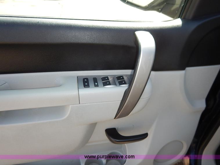 image for item K7346 2010 Chevrolet Silverado 1500 Crew Cab pickup truck