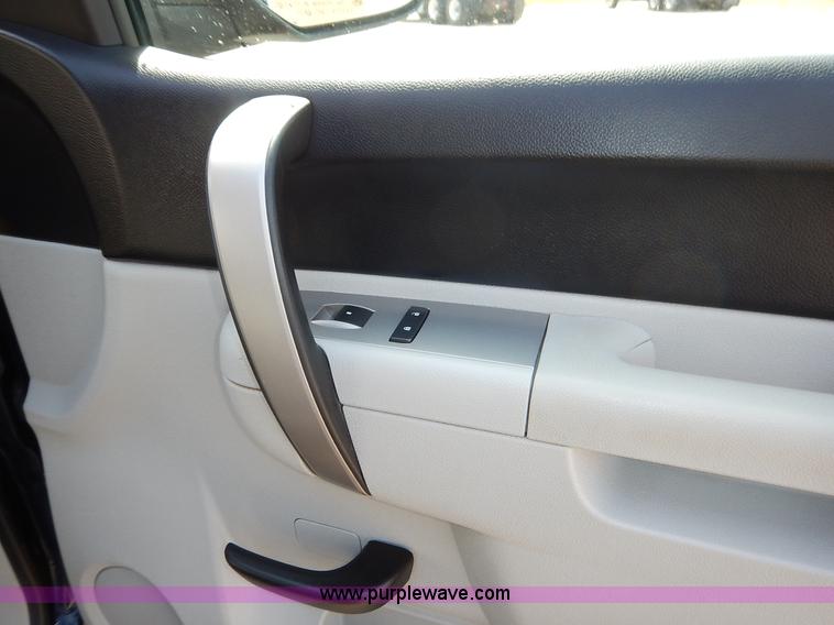 image for item K7346 2010 Chevrolet Silverado 1500 Crew Cab pickup truck