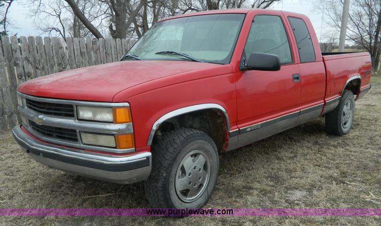 image for item K8015 1998 Chevrolet 1500 Z71 Ext. Cab pickup truck