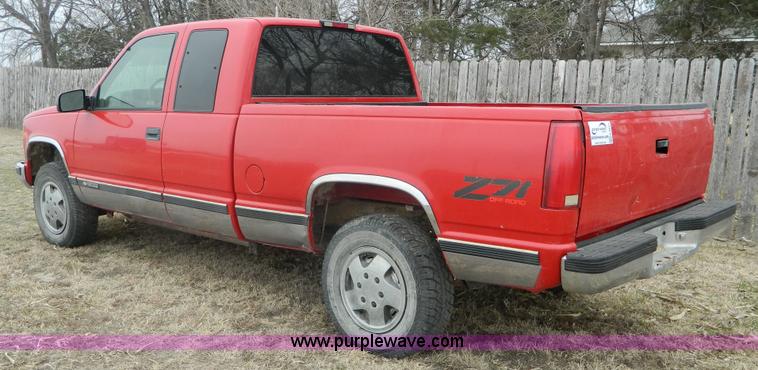 image for item K8015 1998 Chevrolet 1500 Z71 Ext. Cab pickup truck