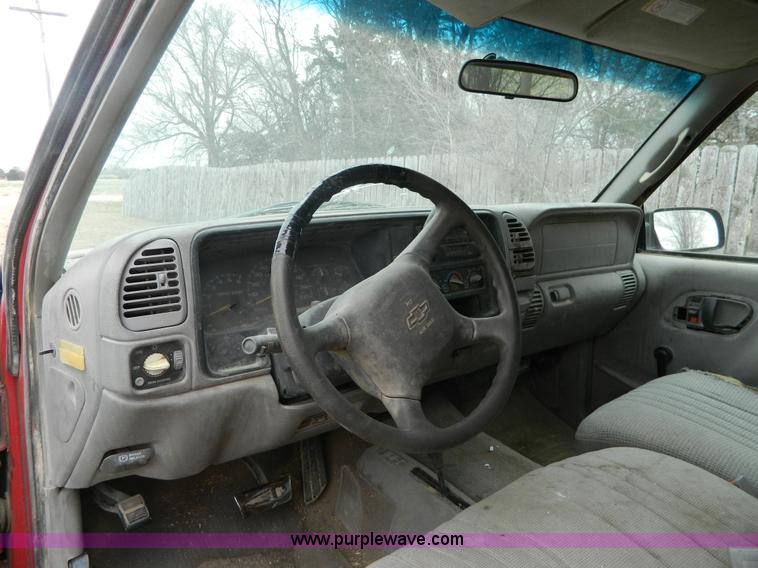 image for item K8015 1998 Chevrolet 1500 Z71 Ext. Cab pickup truck