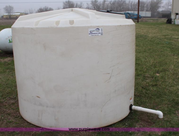 image for item K8858 1,500 gallon poly water tank