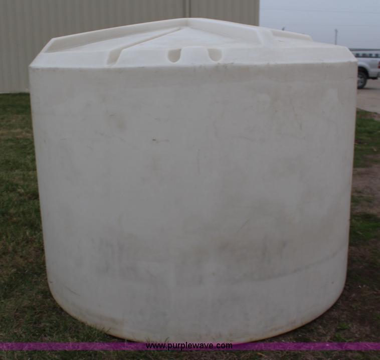 image for item K8858 1,500 gallon poly water tank