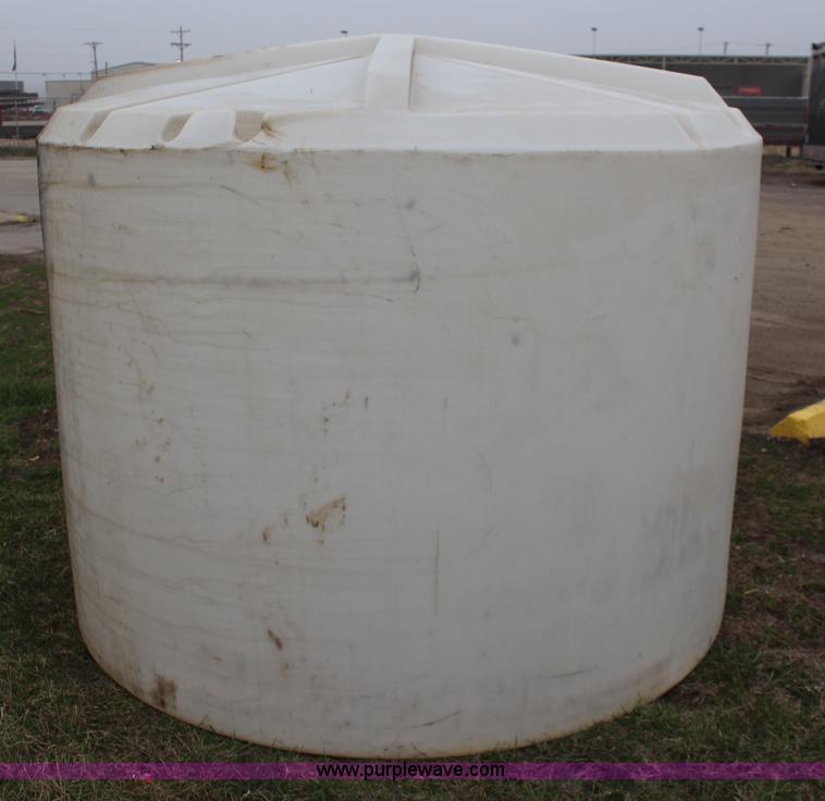 image for item K8858 1,500 gallon poly water tank