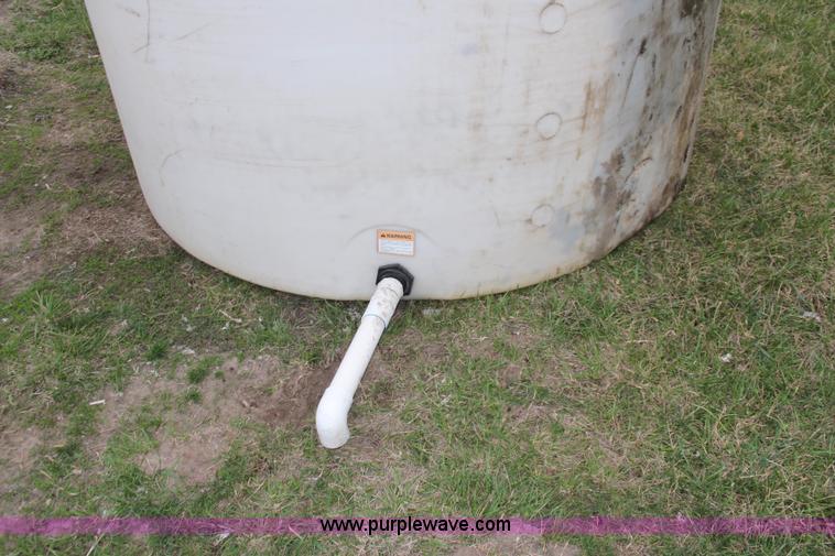 image for item K8858 1,500 gallon poly water tank