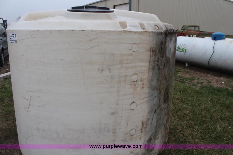 image for item K8858 1,500 gallon poly water tank