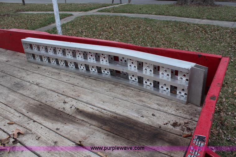image for item K8966 2012 Red Oak trailer