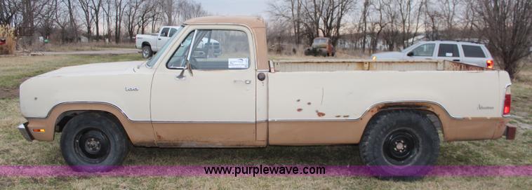 image for item K8969 1972 Dodge D100 Adventurer pickup truck