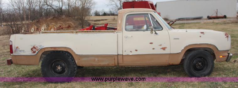 image for item K8969 1972 Dodge D100 Adventurer pickup truck