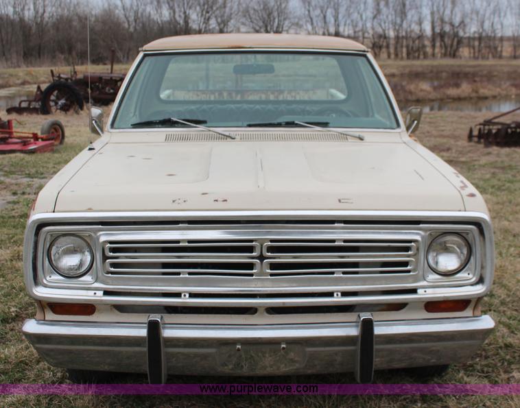 image for item K8969 1972 Dodge D100 Adventurer pickup truck
