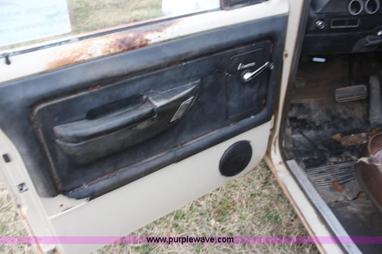 image for item K8969 1972 Dodge D100 Adventurer pickup truck