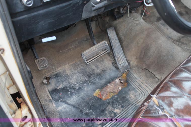 image for item K8969 1972 Dodge D100 Adventurer pickup truck