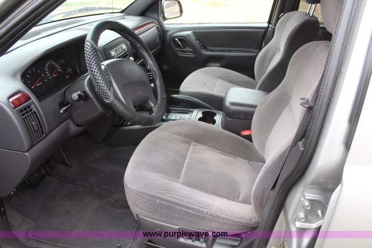 image for item K8974 2000 Jeep Grand Cherokee Laredo SUV