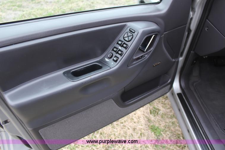 image for item K8974 2000 Jeep Grand Cherokee Laredo SUV