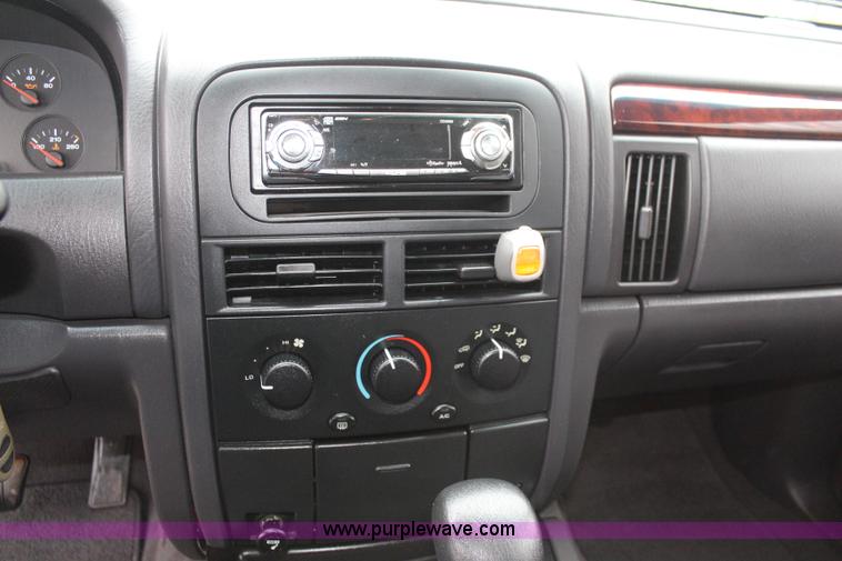 image for item K8974 2000 Jeep Grand Cherokee Laredo SUV