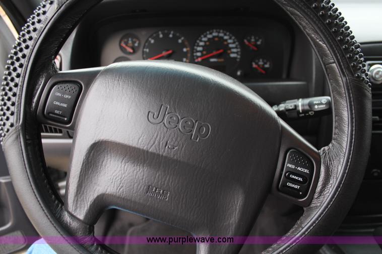 image for item K8974 2000 Jeep Grand Cherokee Laredo SUV