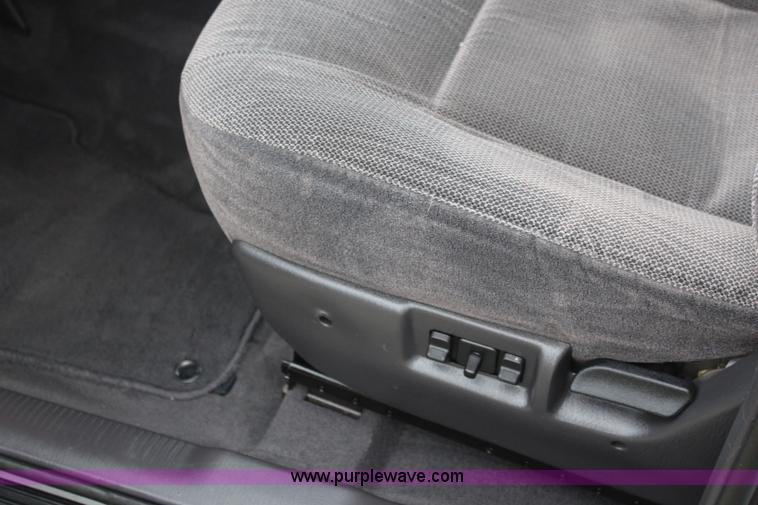 image for item K8974 2000 Jeep Grand Cherokee Laredo SUV