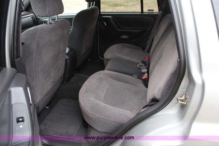 image for item K8974 2000 Jeep Grand Cherokee Laredo SUV