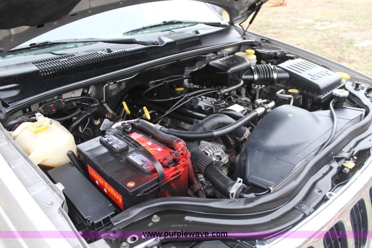 image for item K8974 2000 Jeep Grand Cherokee Laredo SUV