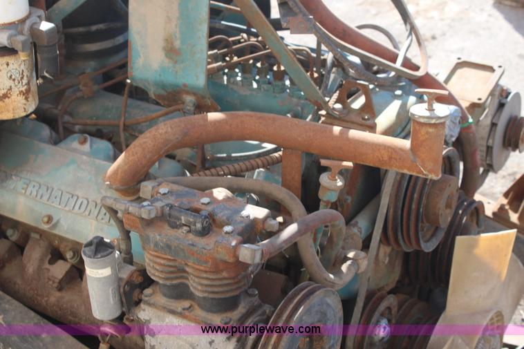image for item K8986 International V8 diesel engine