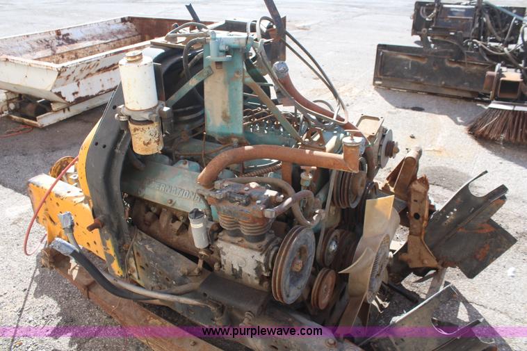 image for item K8986 International V8 diesel engine