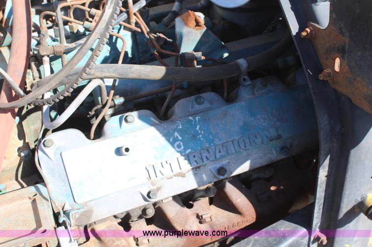 image for item K8986 International V8 diesel engine