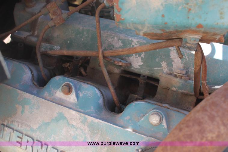 image for item K8986 International V8 diesel engine