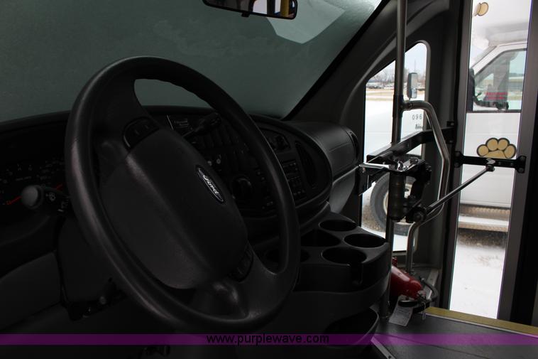 image for item L6711 2008 Ford E350 Super Duty Eldorado Aerotech transit vehicle