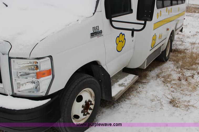 image for item L6711 2008 Ford E350 Super Duty Eldorado Aerotech transit vehicle