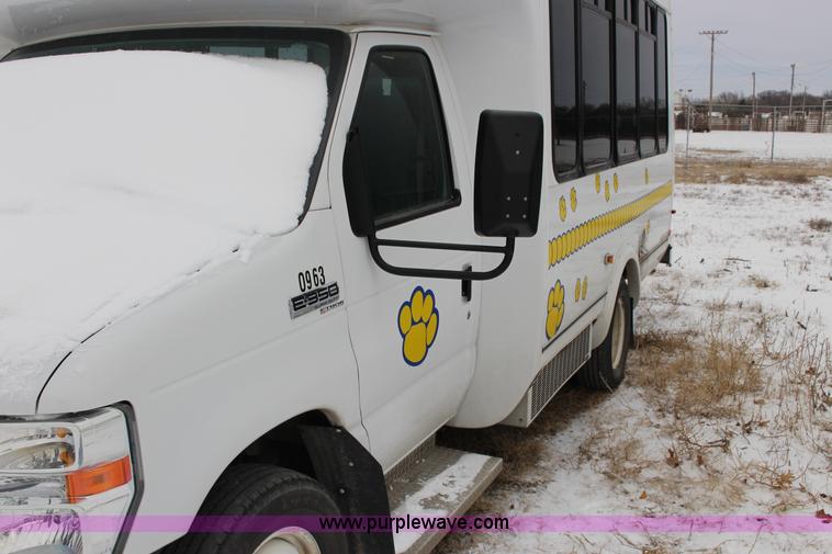image for item L6711 2008 Ford E350 Super Duty Eldorado Aerotech transit vehicle