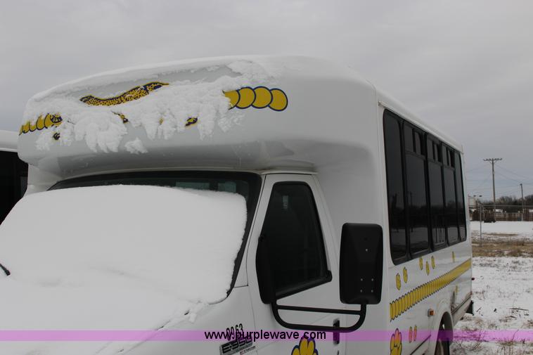 image for item L6711 2008 Ford E350 Super Duty Eldorado Aerotech transit vehicle