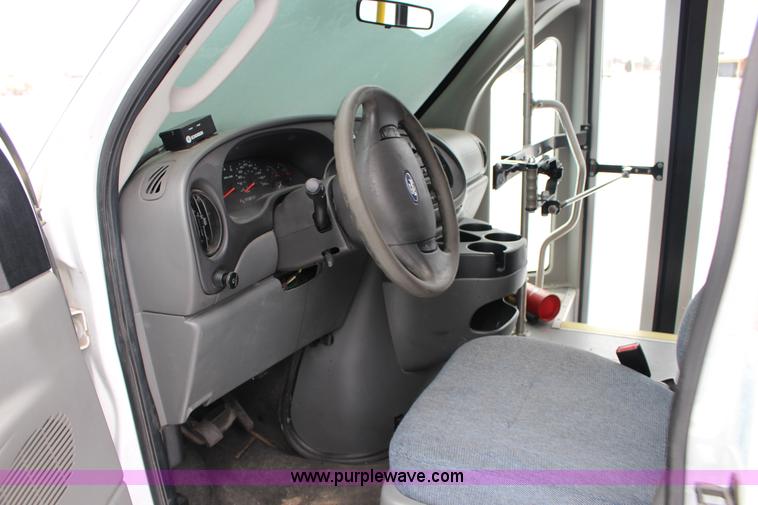 image for item L6712 2008 Ford E350 Super Duty Eldorado Aerotech transit vehicle