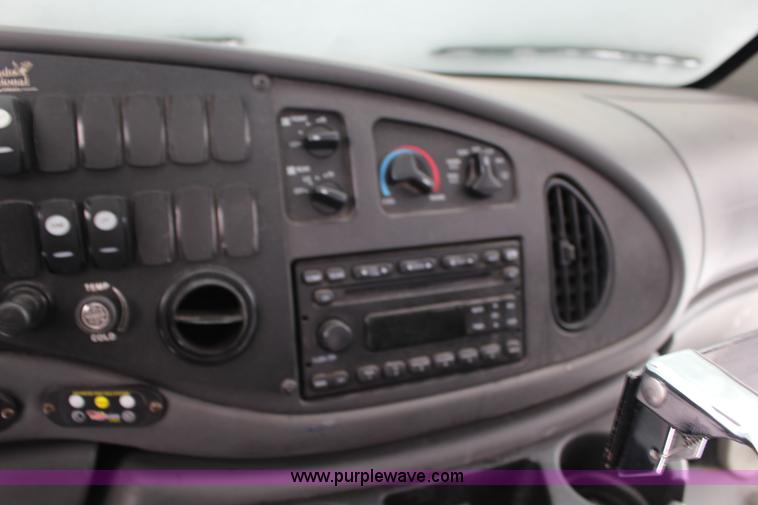 image for item L6712 2008 Ford E350 Super Duty Eldorado Aerotech transit vehicle