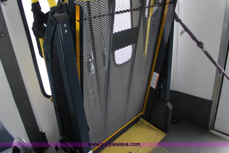 image for item L6712 2008 Ford E350 Super Duty Eldorado Aerotech transit vehicle