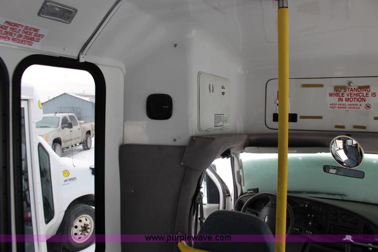 image for item L6712 2008 Ford E350 Super Duty Eldorado Aerotech transit vehicle