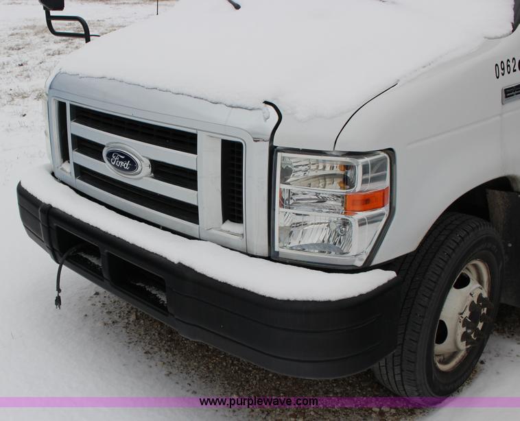 image for item L6712 2008 Ford E350 Super Duty Eldorado Aerotech transit vehicle