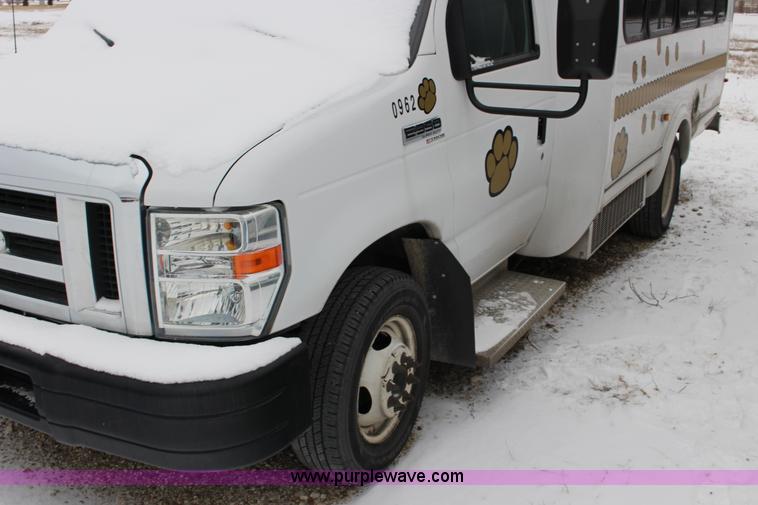 image for item L6712 2008 Ford E350 Super Duty Eldorado Aerotech transit vehicle