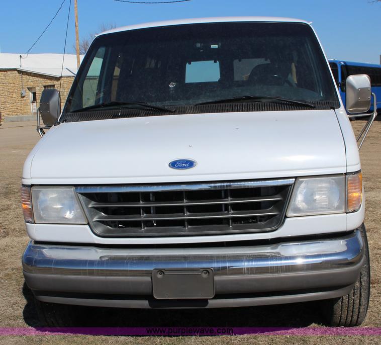 image for item L6740 1995 Ford Club Wagon XLT Super van