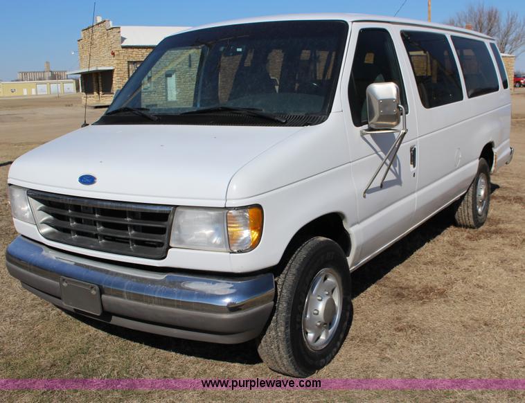 image for item L6740 1995 Ford Club Wagon XLT Super van