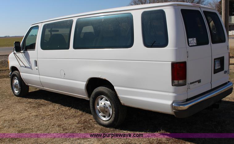 image for item L6740 1995 Ford Club Wagon XLT Super van