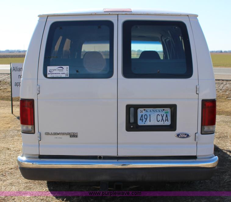image for item L6740 1995 Ford Club Wagon XLT Super van