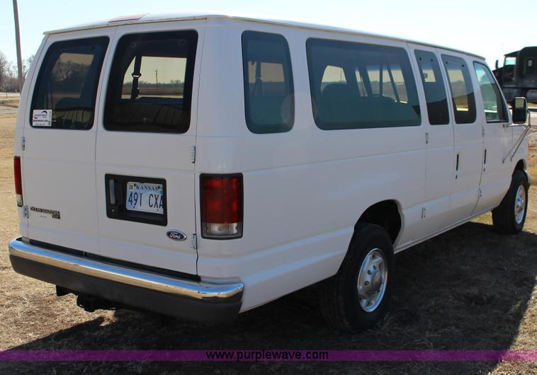 image for item L6740 1995 Ford Club Wagon XLT Super van