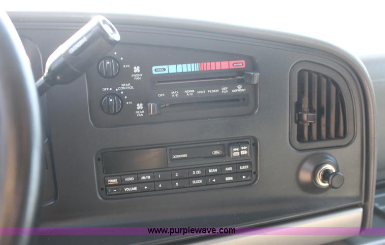 image for item L6740 1995 Ford Club Wagon XLT Super van