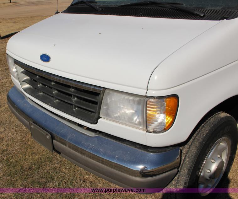 image for item L6740 1995 Ford Club Wagon XLT Super van