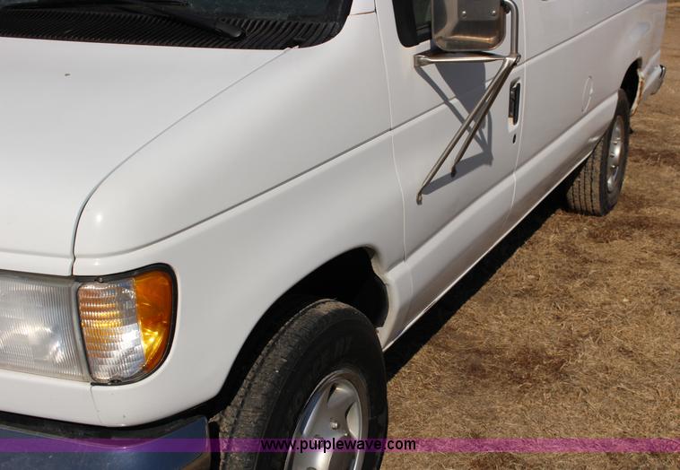 image for item L6740 1995 Ford Club Wagon XLT Super van