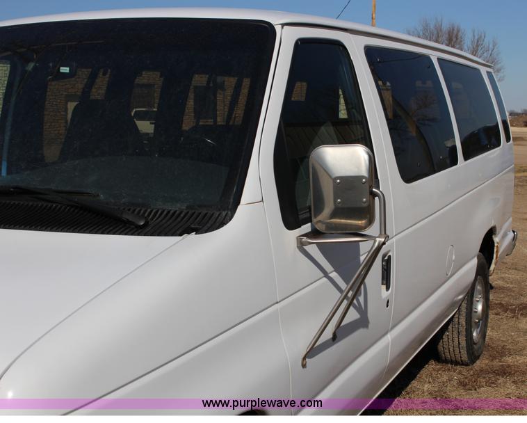 image for item L6740 1995 Ford Club Wagon XLT Super van