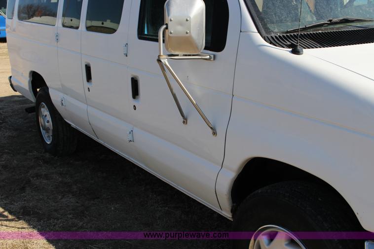 image for item L6740 1995 Ford Club Wagon XLT Super van