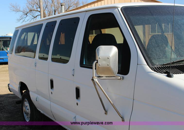 image for item L6740 1995 Ford Club Wagon XLT Super van