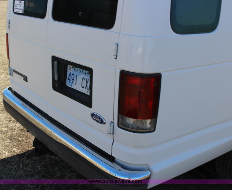 image for item L6740 1995 Ford Club Wagon XLT Super van