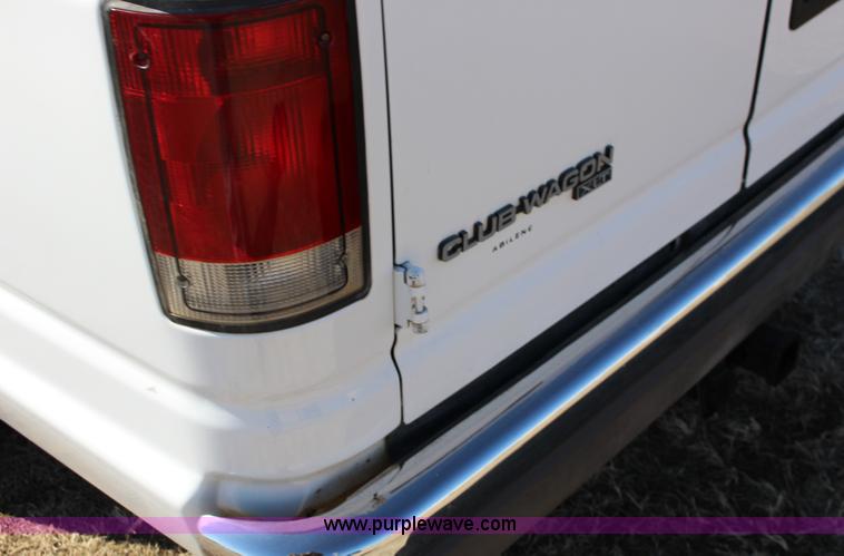 image for item L6740 1995 Ford Club Wagon XLT Super van